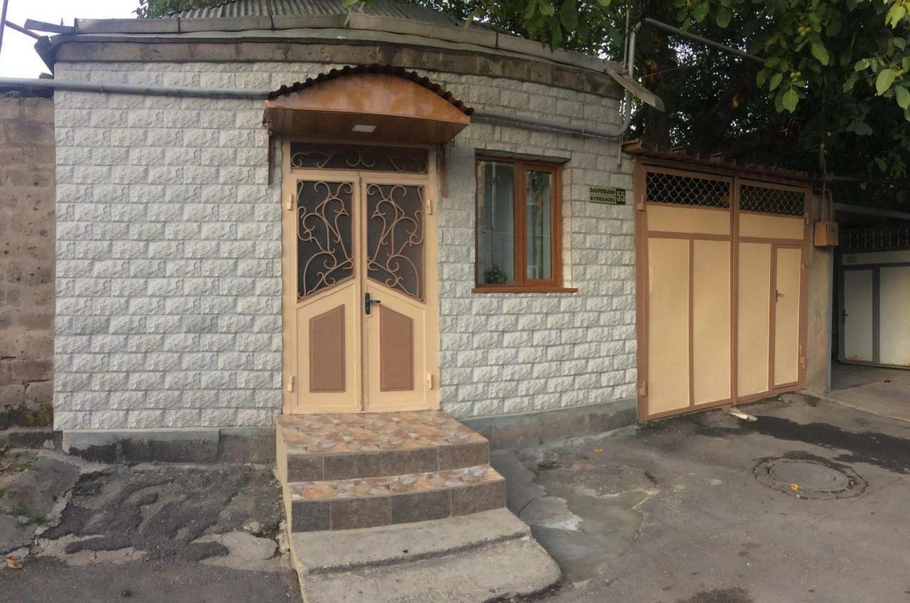 Посуточный Гостевой Дом ギュムリ エクステリア 写真